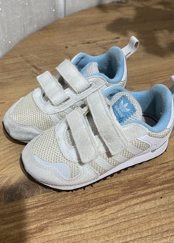 Beyaz Adidas marka erkek çoçuk ayakkabısı - Görsel 2