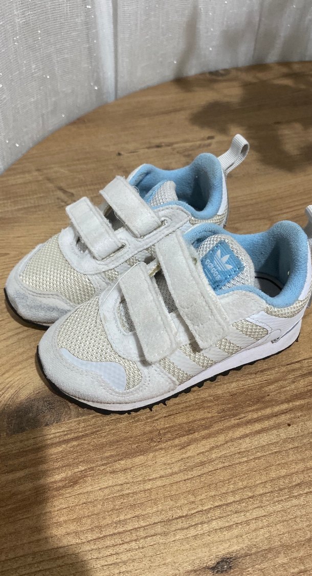 Beyaz Adidas marka erkek çoçuk ayakkabısı - Görsel 2