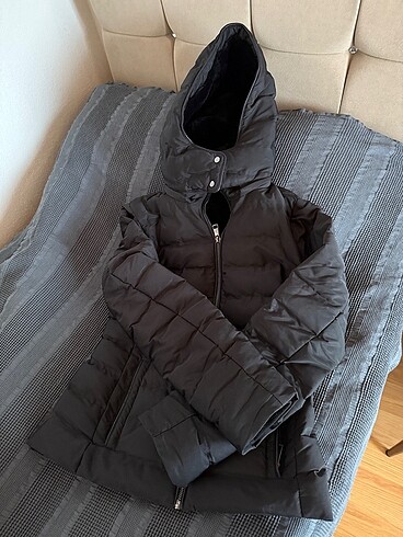 Zara Mont