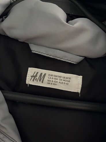 8 Yaş Beden H&M 8 yaş kapşonlu gri yelek