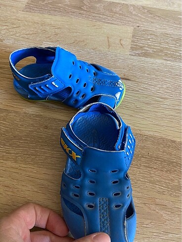 22 Beden mavi Renk Skechers bebek sandalet