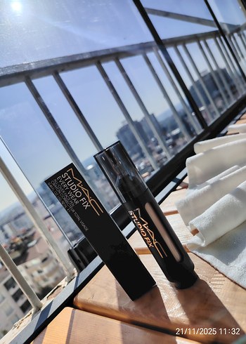 MAC Studio Fix Siyah Maskara - Görsel 2