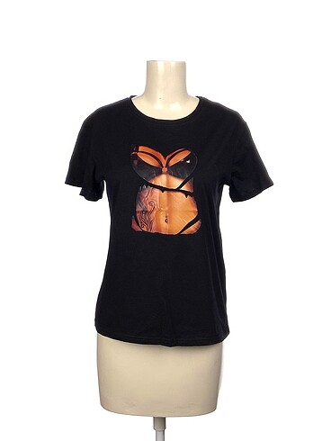 Diğer T-shirt %70 İndirimli.
