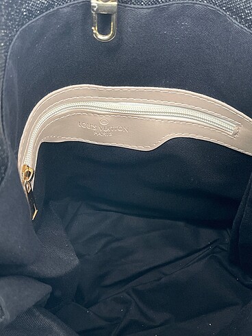 Louis Vuitton Kol Çantası %70 İndirimli. - Görsel 3