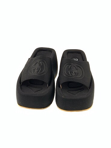 39 Beden Gucci Terlik %70 İndirimli.