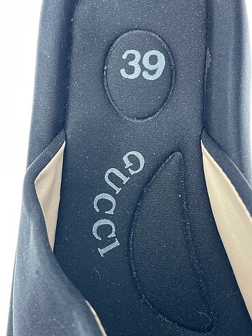 39 Beden siyah Renk Gucci Terlik %70 İndirimli.