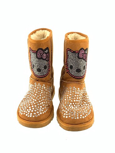 40 Beden Ugg Bot %70 İndirimli.