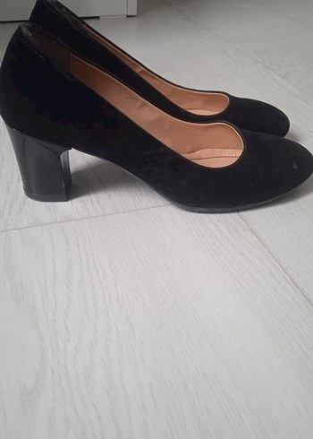 POLARİS Siyah Süet Tokalı Kadın Topuklu Ayakkabı - Görsel 2