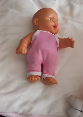 Pembe Kıyafetli Bebek Oyuncak