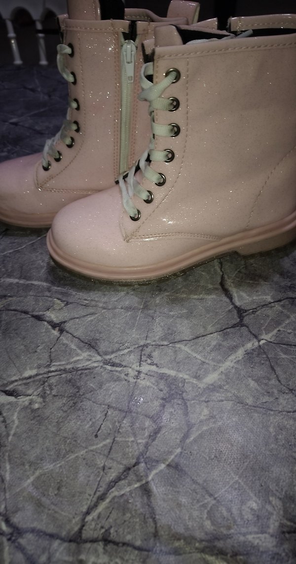 Kızlar için Pembe Parlak Lastik Botlar - Görsel 3