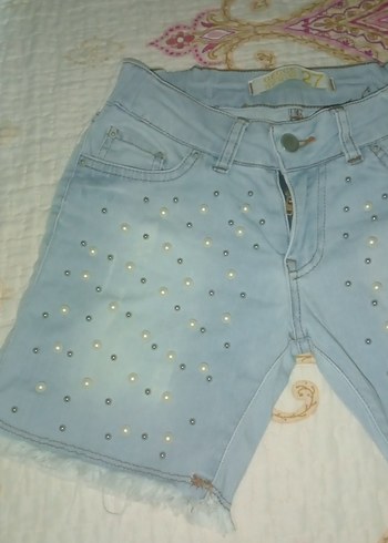 Boncuk Detaylı Mavi Mini Kot Şort - Görsel 3