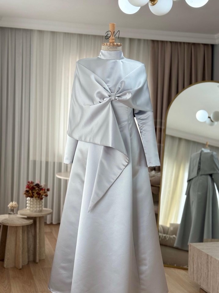 Gri Yüksek Yakalı Uzun Kollu Drape Detaylı Nişan Elbisesi - Görsel 5