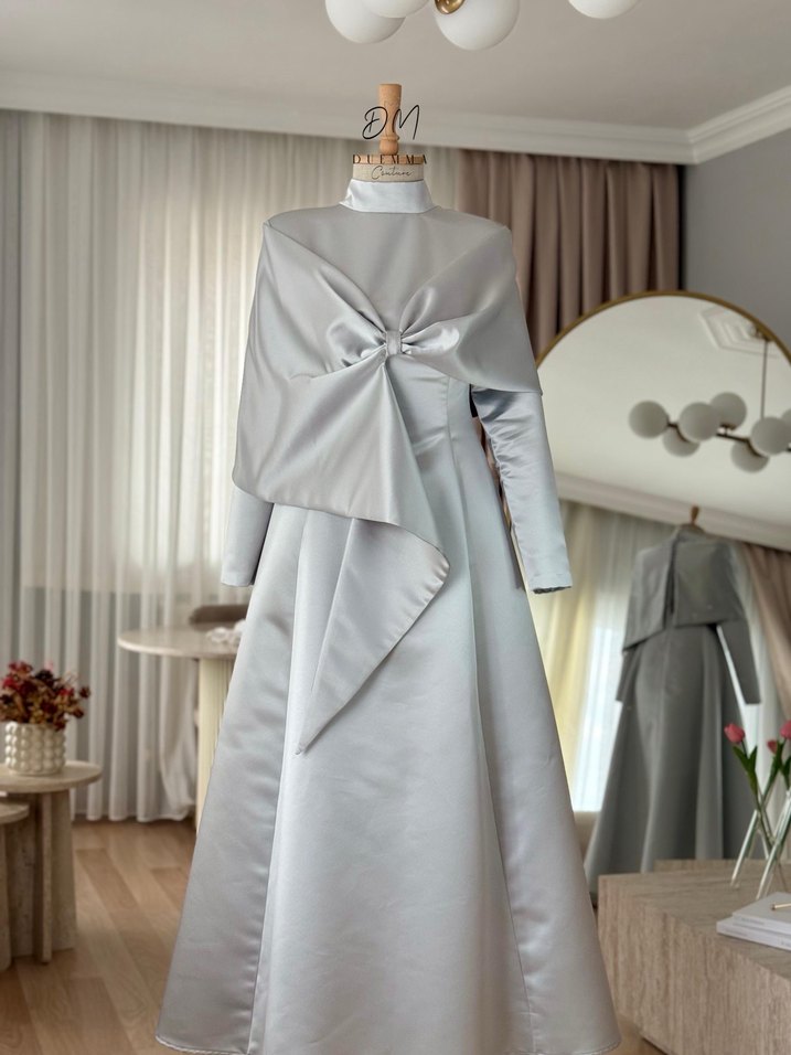 Gri Yüksek Yakalı Uzun Kollu Drape Detaylı Nişan Elbisesi - Görsel 3