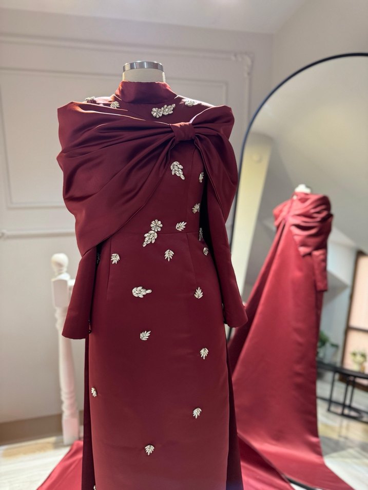Bordo Drapeli İşlemeli Uzun Kollu Abiye - Görsel 2