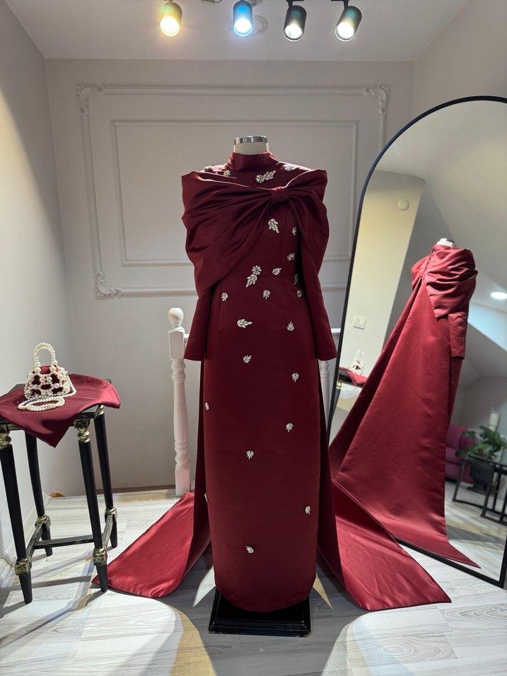 Bordo Drapeli İşlemeli Uzun Kollu Abiye - Görsel 3