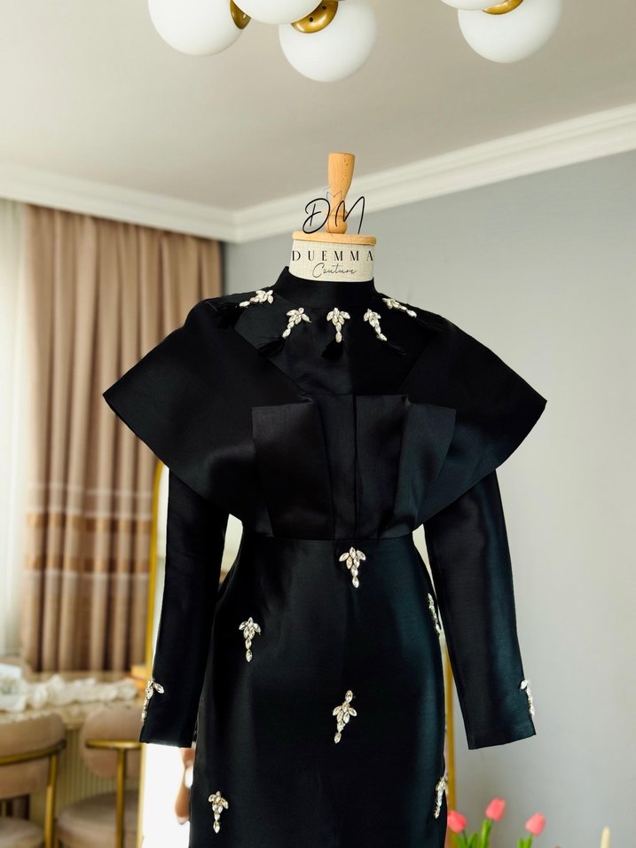 Siyah Nakışlı Uzun Kollu Uzun Abiye Elbise - Görsel 3