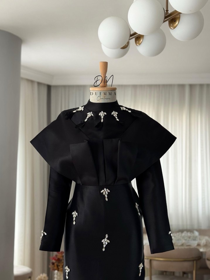 Siyah Nakışlı Uzun Kollu Uzun Abiye Elbise - Görsel 4