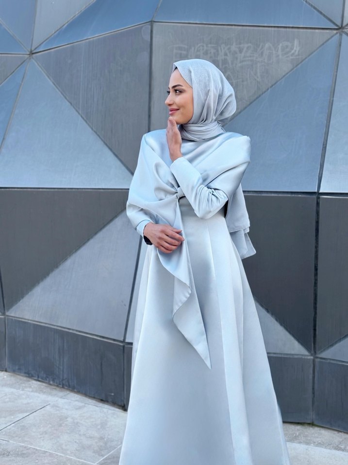 Beyaz Drapeli Uzun Kollu Uzun Elbise - Görsel 2