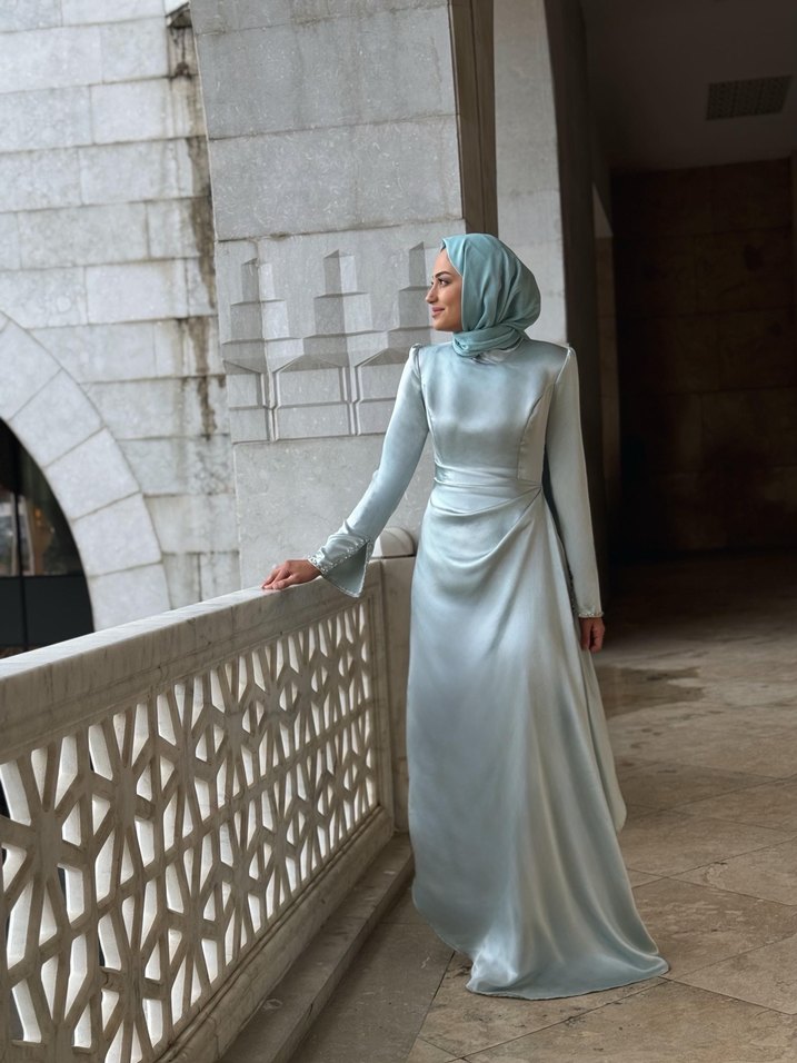 Beyaz Drapeli Uzun Abiye Elbise - Görsel 4