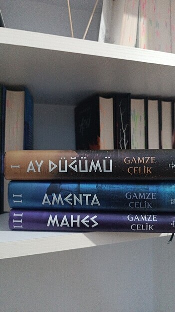 Gamze Çelik piramit serisi 