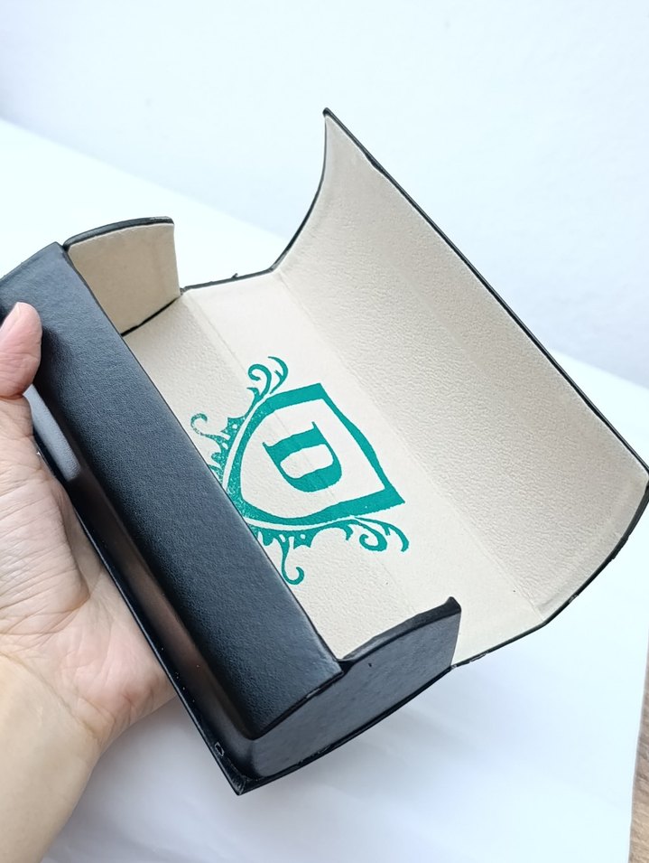 Parlak Siyah Kadın Gözlüğü Kutusu - Görsel 2