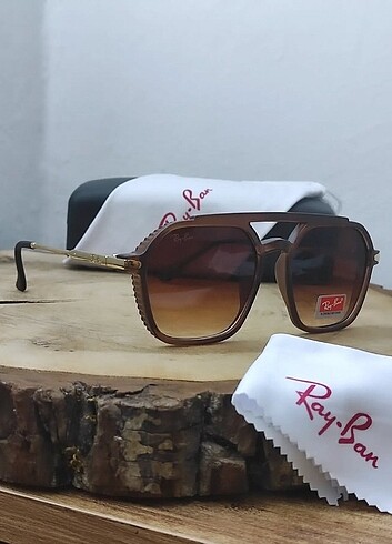 Ray-Ban güneş gözlüğü 