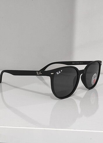 Ray-Ban Erika güneş gözlüğü polarize 