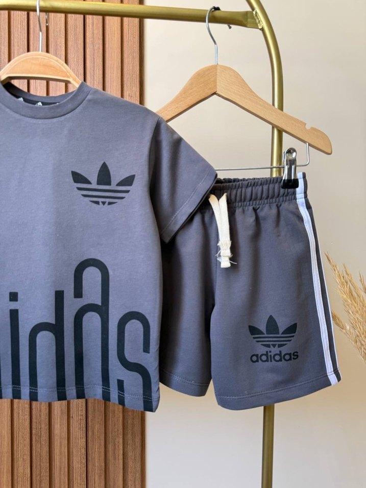 Gri Adidas Erkek Çocuk Oversize Tişört ve Şort Takımı - Görsel 2