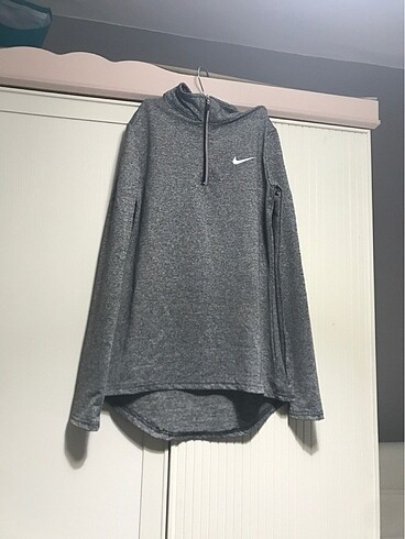 Nike gri sweatshirt