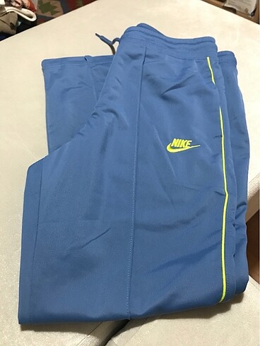 Nike Alt