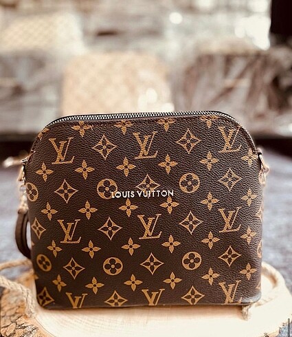 Louis Vuitton Mickey Mouse Louis Vuitton Çapraz Çanta %20 İndirimli -  Gardrops