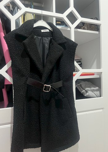Kemerli Siyah Mini Kadın Yelek