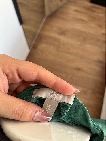 H&M Hm yeşil drapeli üst