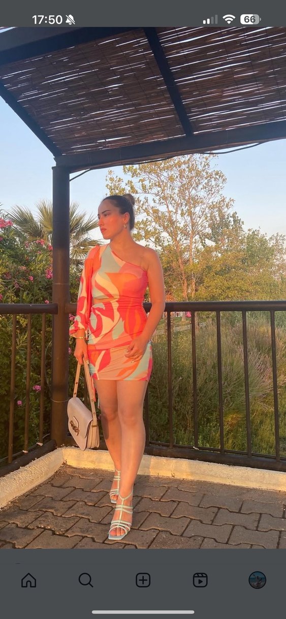 Asimetrik Omuz Detaylı Mini Elbise - Görsel 2