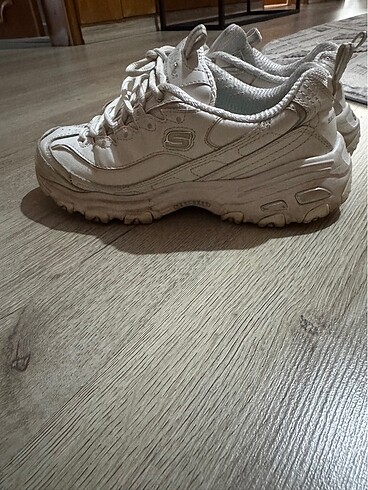 36 Beden Skechers spor ayakkabı