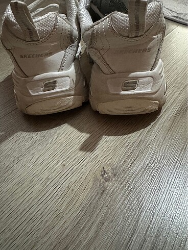 36 Beden beyaz Renk Skechers spor ayakkabı