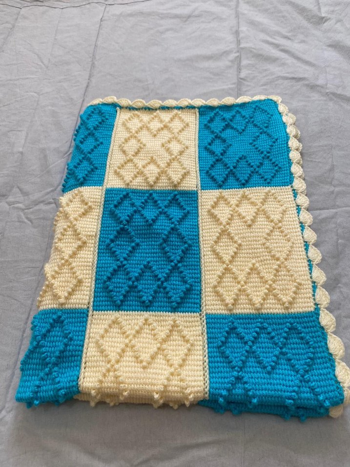 Bej Kareli Örgü Çocuk Battaniyesi - Görsel 4