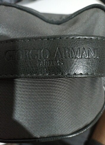 Giorgio Armani canta ve kulaklık çantası 