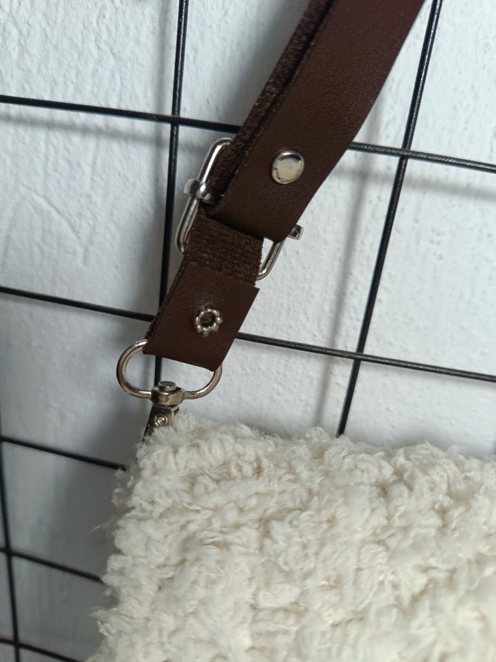 kanvas kol çantası beyaz deri deli atkı alüminyum düğme - Görsel 4