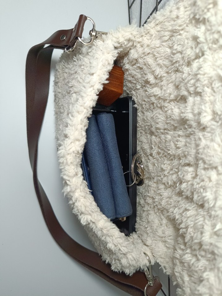 kanvas kol çantası beyaz deri deli atkı alüminyum düğme - Görsel 5