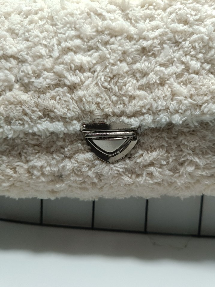 kanvas kol çantası beyaz deri deli atkı alüminyum düğme - Görsel 3