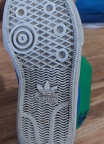 25 Beden Adidas erkek çocuk bot