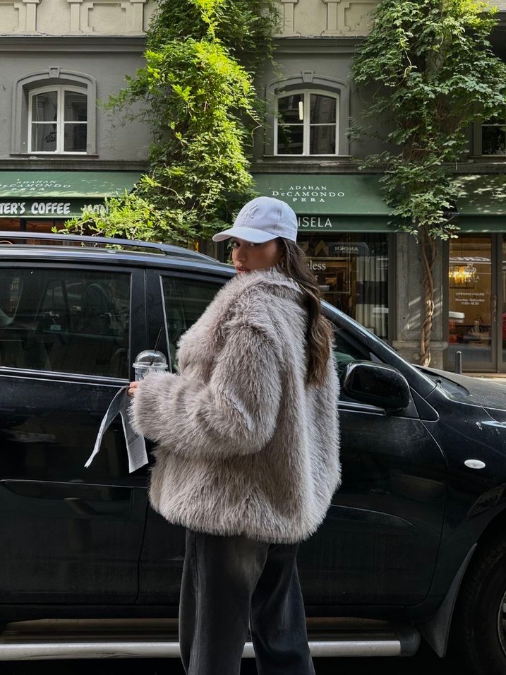 Gri Tüylü Bol Kesim Kadın Ceket - Görsel 4