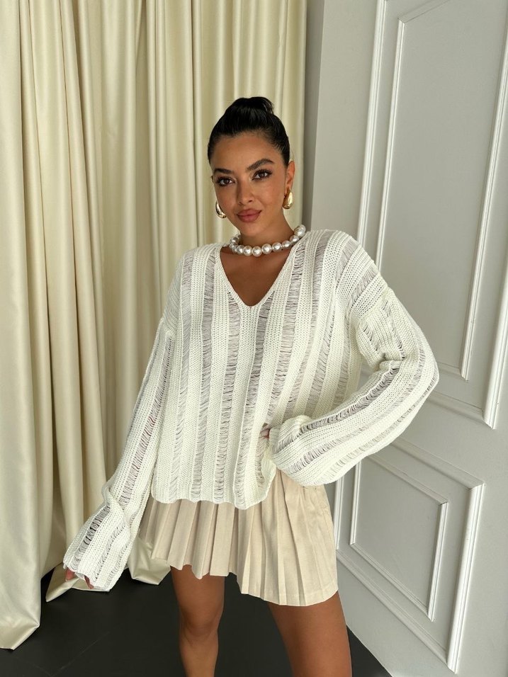 Beyaz Örgü V Yaka Kadın Kazak - Görsel 2