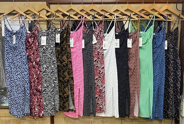 s Beden siyah Renk Zara model askılı elbise