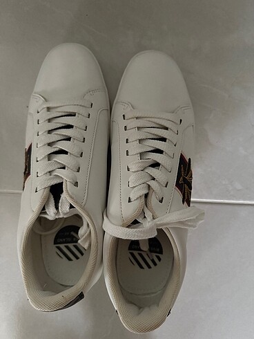 Sneaker