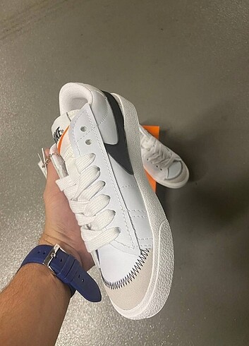 NIKE BLAZER 