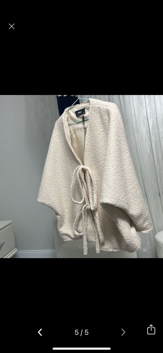 Beyaz Örgü Detaylı Kısa Kadın Kaban - Görsel 2