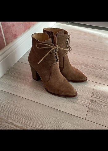 Bej Süet Bağcıklı Stiletto Topuklu Kadın Bot - Görsel 4