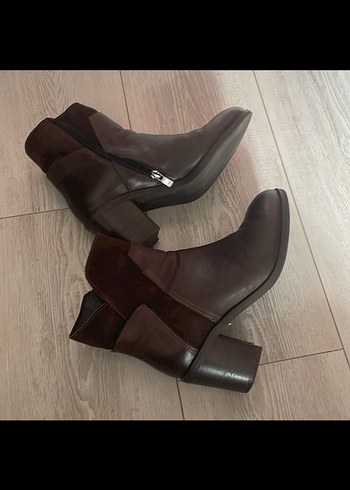 Kahverengi Deri Tokalı Kadın Bot - Görsel 4